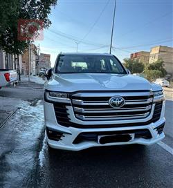 تۆیۆتا لاند کروزەر